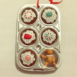 Cupcake pan ornament